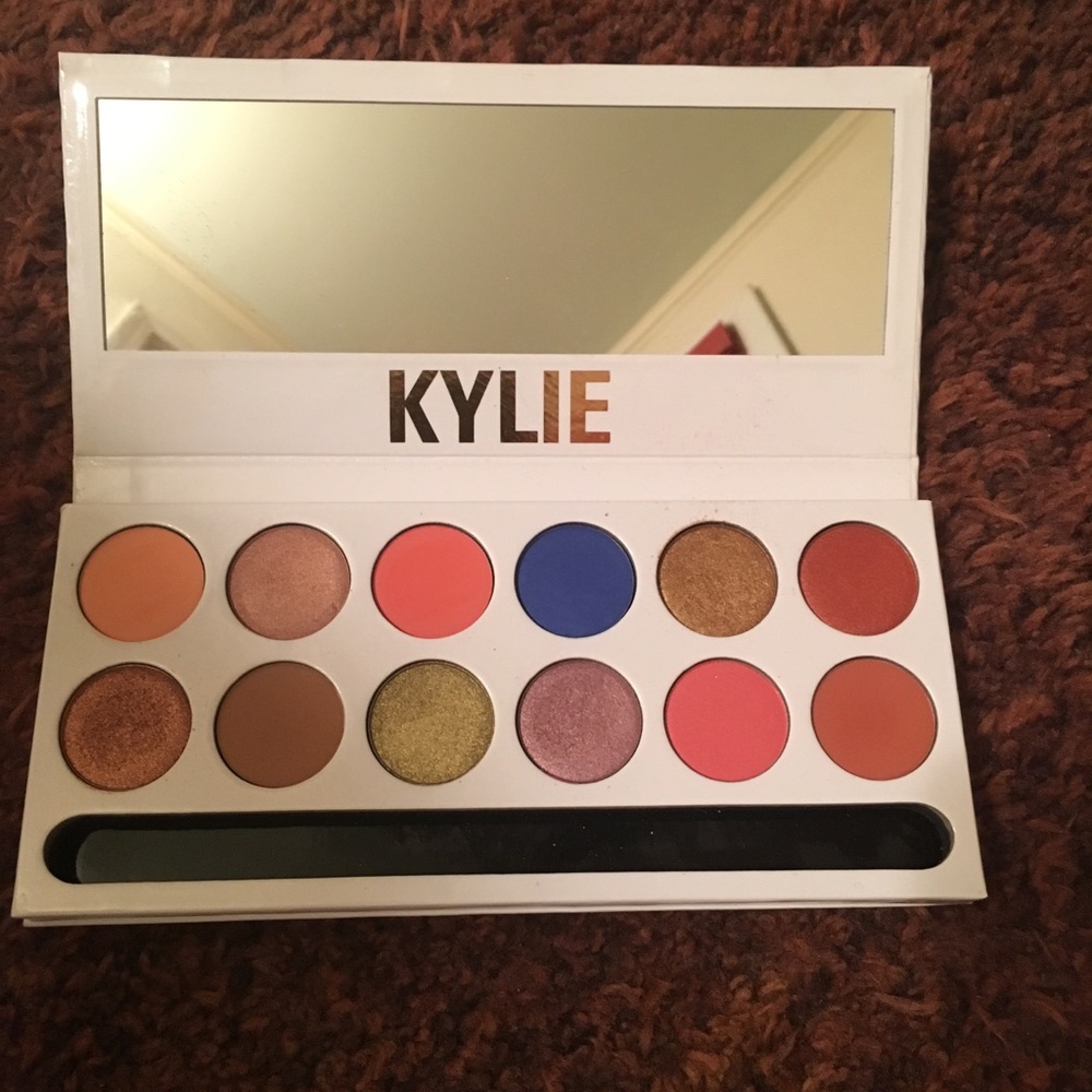 Kylie eyeshadow. Never used